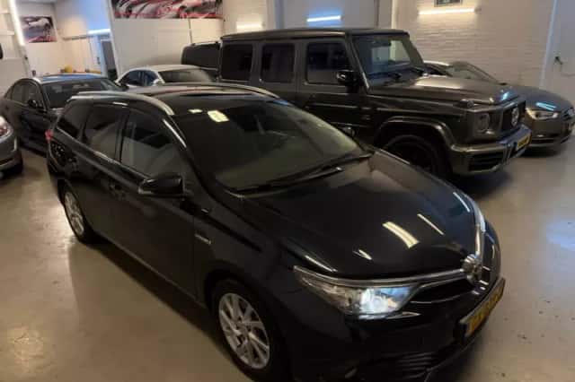 Toyota Auris (2015) thumbnail 1