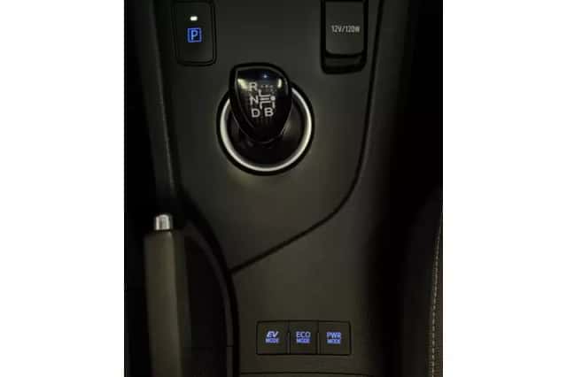 Toyota Auris (2015) thumbnail 5