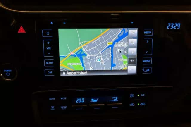 Toyota Auris (2015) thumbnail 6