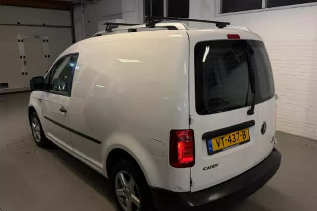 Volkswagen Caddy (2016) thumbnail 2