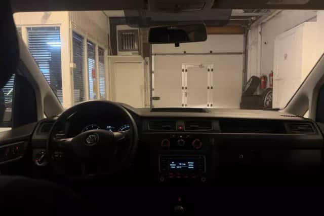 Volkswagen Caddy (2016) thumbnail 3
