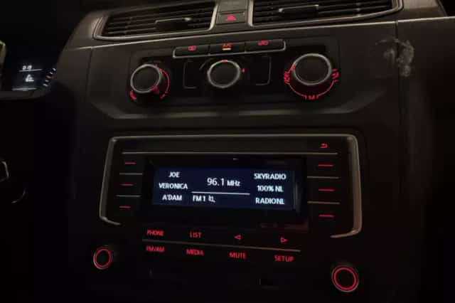 Volkswagen Caddy (2016) thumbnail 5