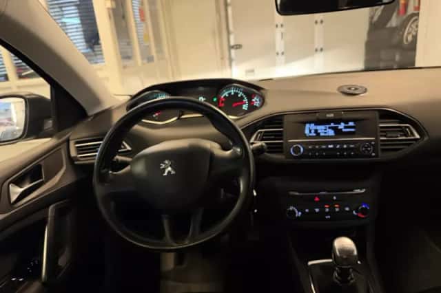 Peugeot 308 (2014) thumbnail 4
