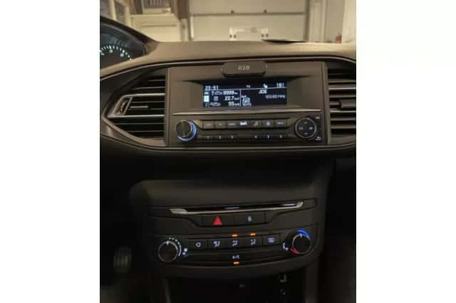 Peugeot 308 (2014) thumbnail 5