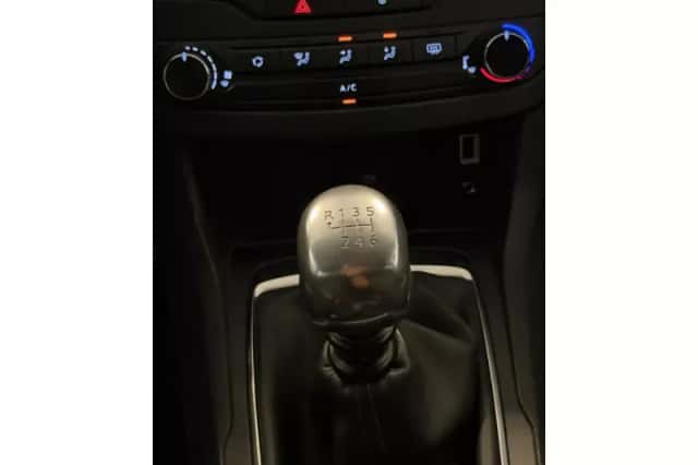 Peugeot 308 (2014) thumbnail 6