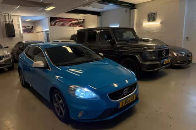 Volvo V40 (2014) thumbnail 1