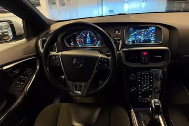 Volvo V40 (2014) thumbnail 4