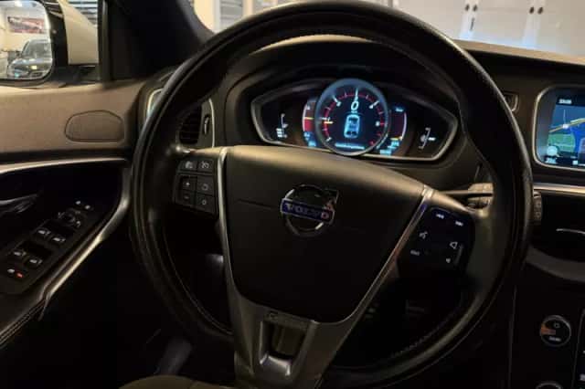 Volvo V40 (2014) thumbnail 6