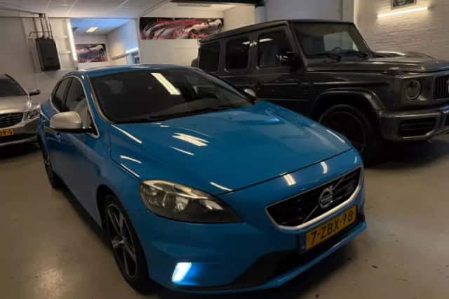 Volvo V40 (2014) thumbnail 1