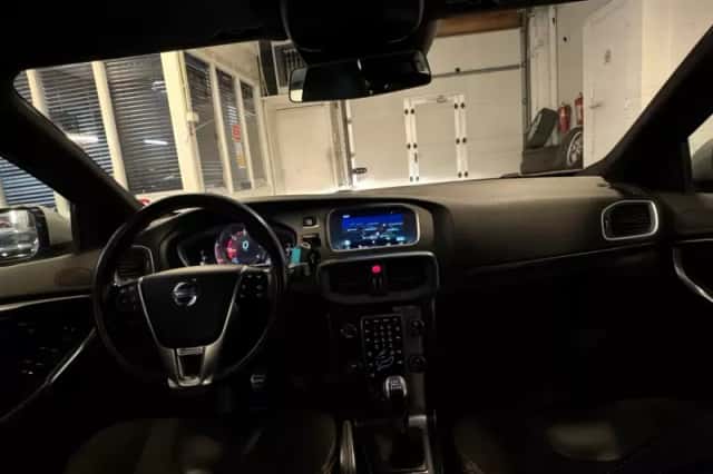 Volvo V40 (2014) thumbnail 3
