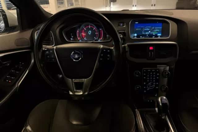 Volvo V40 (2014) thumbnail 4