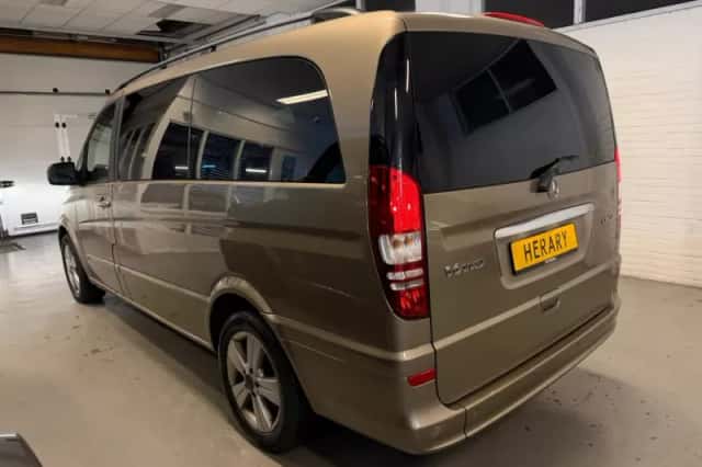 Mercedes-Benz Viano (2011) thumbnail 2