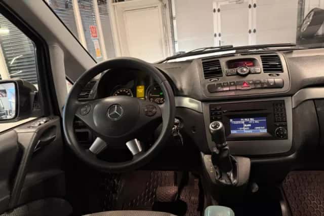 Mercedes-Benz Viano (2011) thumbnail 4