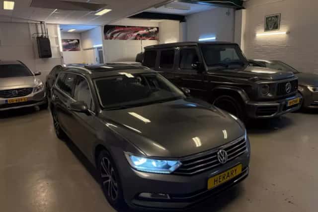 Volkswagen Passat (2016) thumbnail 1