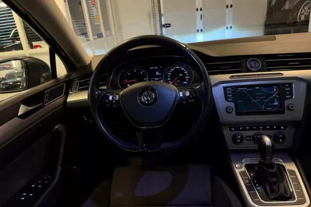 Volkswagen Passat (2016) thumbnail 4