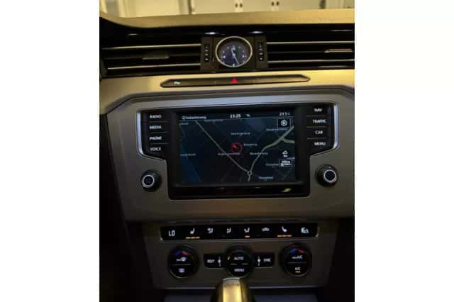 Volkswagen Passat (2016) thumbnail 6