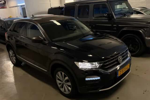 Volkswagen T-Roc (2019) thumbnail 1