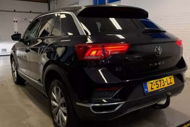 Volkswagen T-Roc (2019) thumbnail 2