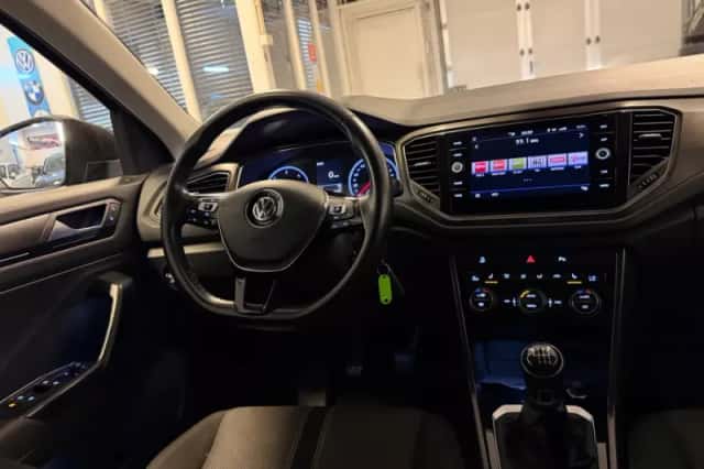 Volkswagen T-Roc (2019) thumbnail 4