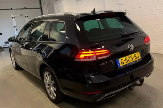 Volkswagen Golf (2019) thumbnail 2