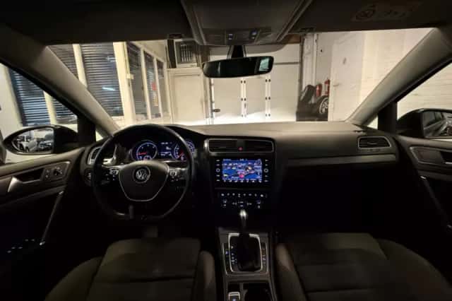 Volkswagen Golf (2019) thumbnail 3