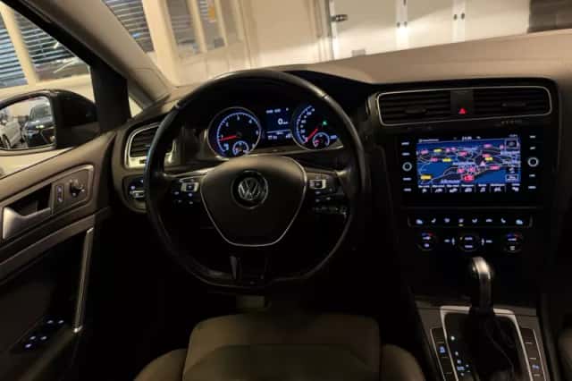 Volkswagen Golf (2019) thumbnail 4
