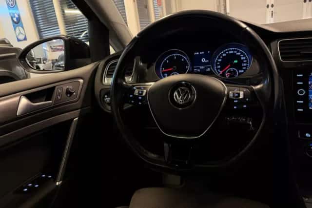Volkswagen Golf (2019) thumbnail 5
