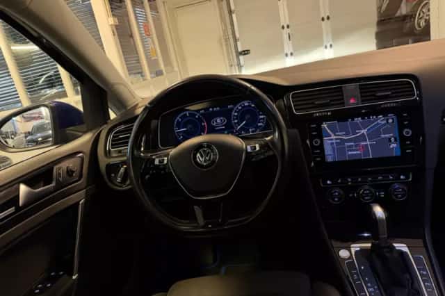 Volkswagen Golf (2017) thumbnail 4