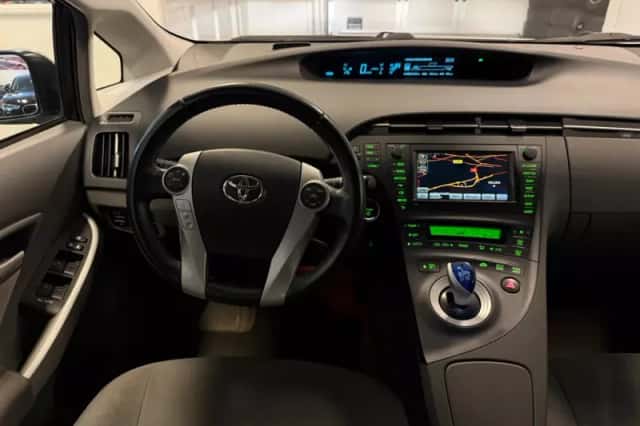 Toyota Prius (2011) thumbnail 4