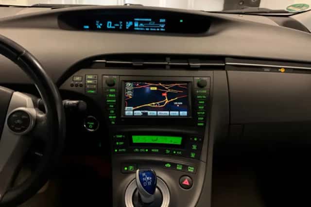 Toyota Prius (2011) thumbnail 5