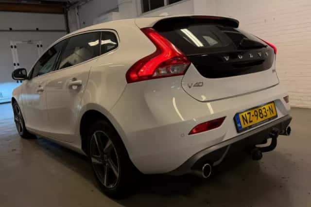 Volvo V40 (2017) thumbnail 2