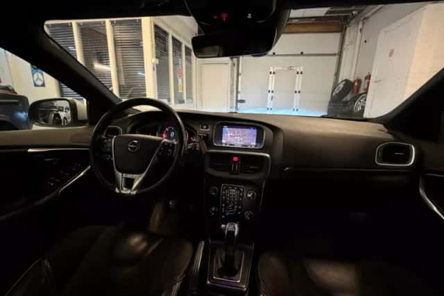 Volvo V40 (2017) thumbnail 3