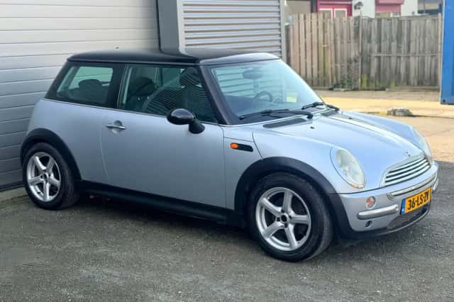 MINI Cooper (2003) thumbnail 3