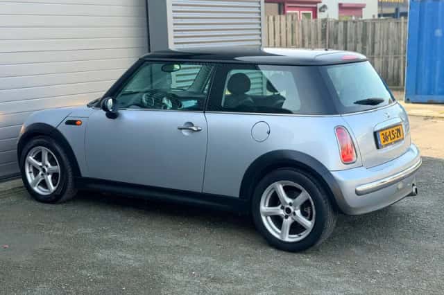 MINI Cooper (2003) thumbnail 4