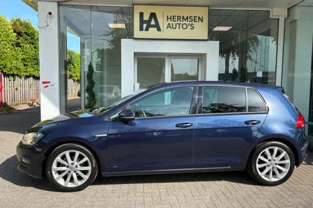 Volkswagen Golf (2016) thumbnail 2