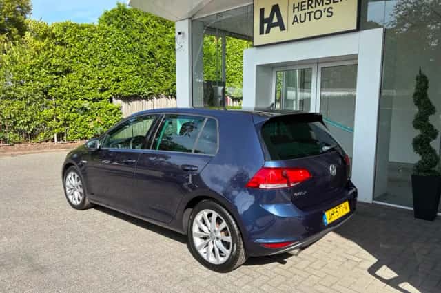 Volkswagen Golf (2016) thumbnail 3