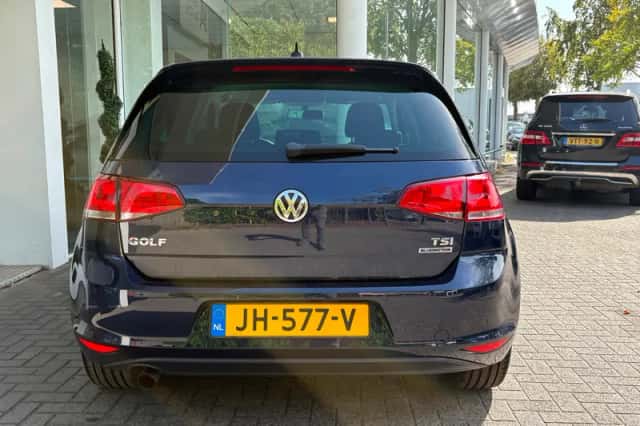 Volkswagen Golf (2016) thumbnail 4