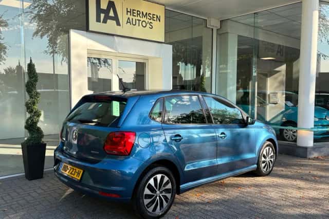 Volkswagen Polo (2015) thumbnail 6