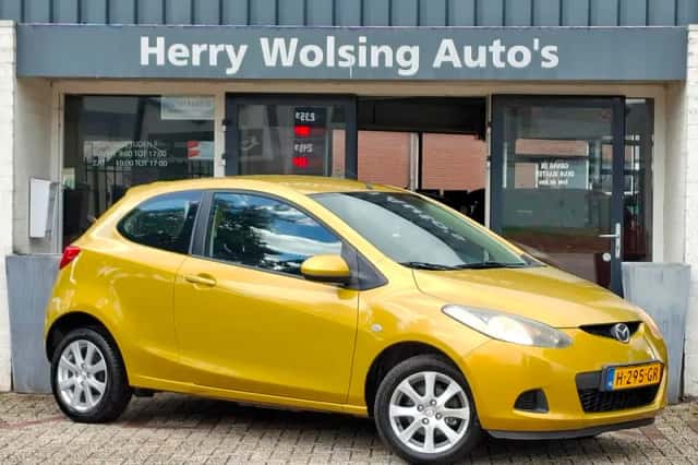 Mazda 2 (2009) thumbnail 1