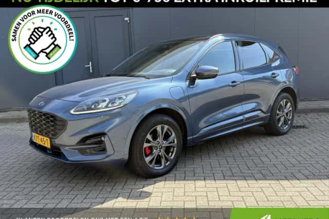 Ford Kuga (2023) thumbnail 1