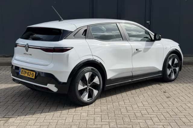 Renault Mégane E-Tech (2022) thumbnail 3