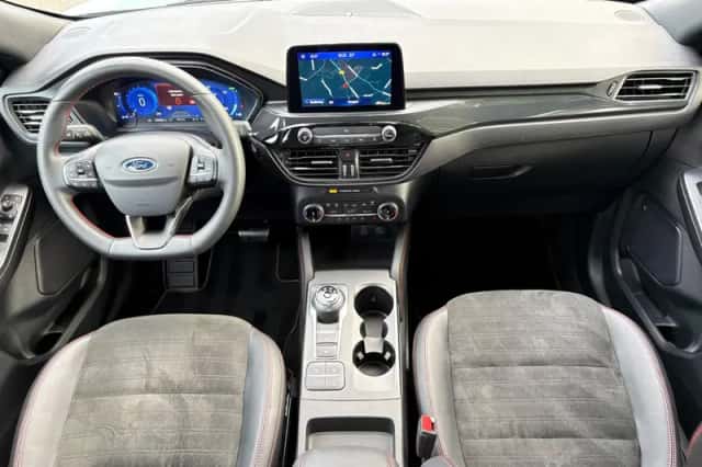 Ford Kuga (2023) thumbnail 2