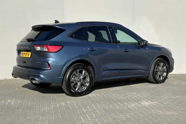 Ford Kuga (2023) thumbnail 3