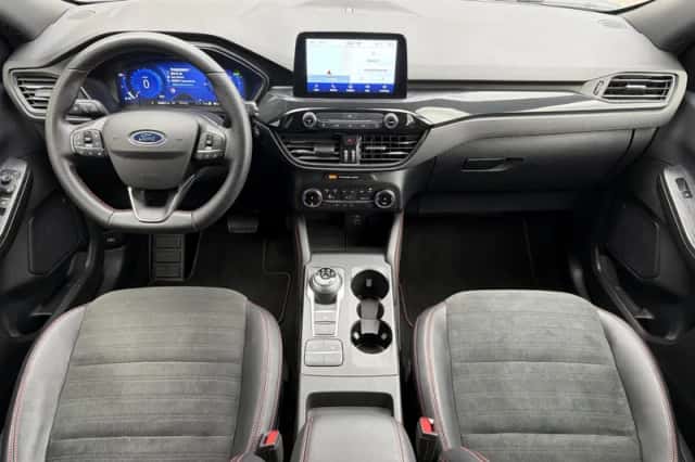 Ford Kuga (2023) thumbnail 2