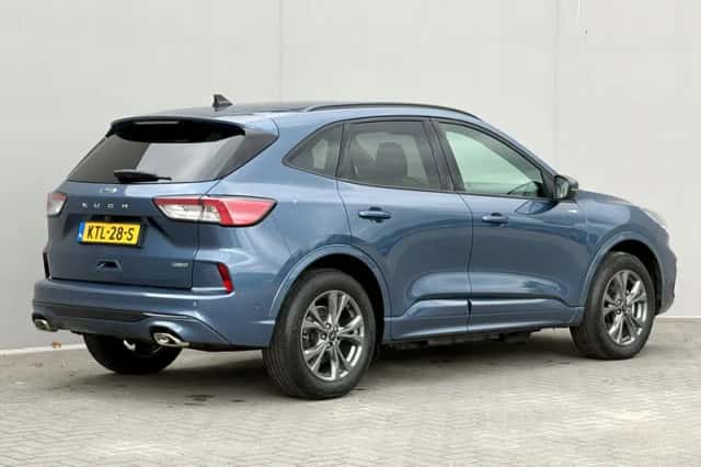 Ford Kuga (2023) thumbnail 3