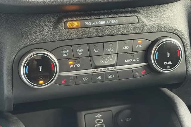 Ford Kuga (2023) thumbnail 4