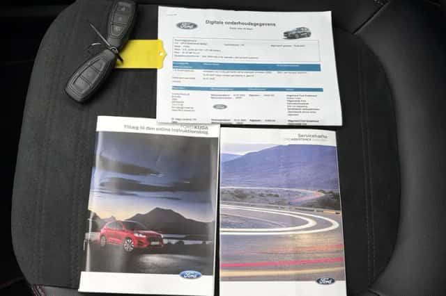Ford Kuga (2023) thumbnail 5