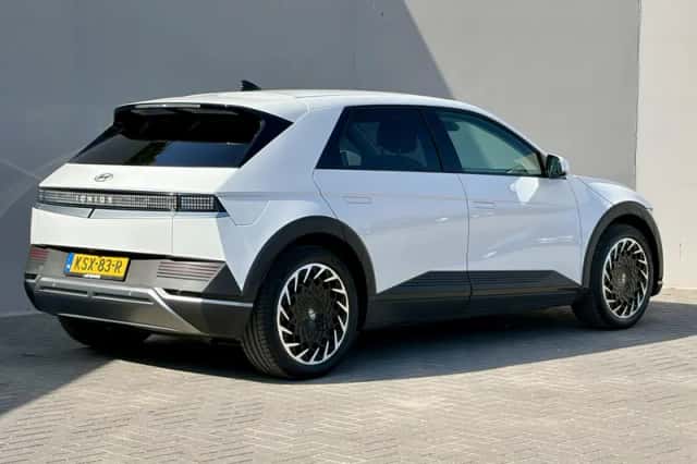 Hyundai Ioniq 5 (2023) thumbnail 3