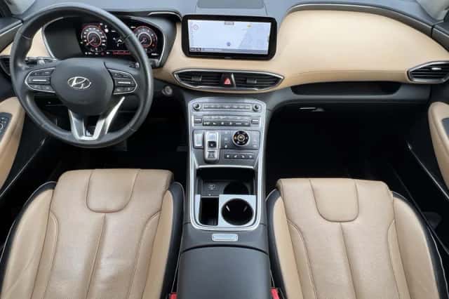 Hyundai Santa Fe (2022) thumbnail 2