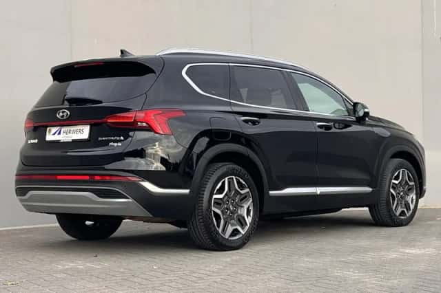 Hyundai Santa Fe (2022) thumbnail 3